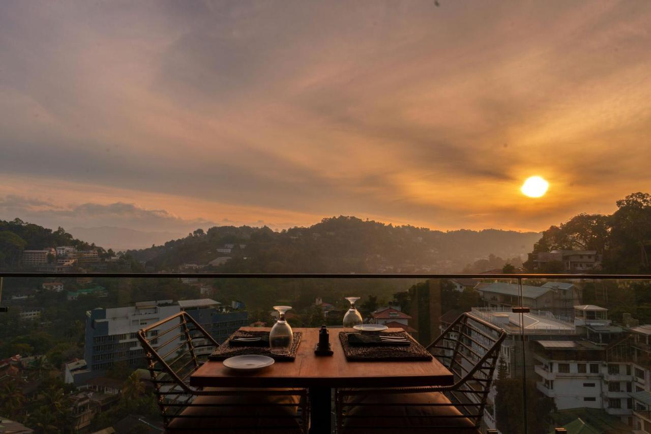 Hotel Rivora Heights Kandy Exterior foto